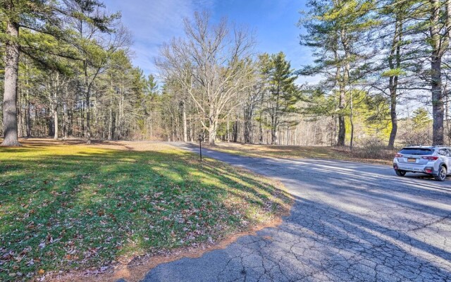 Lovely Freehold Home w/ Deck, 16 Mi to Slopes