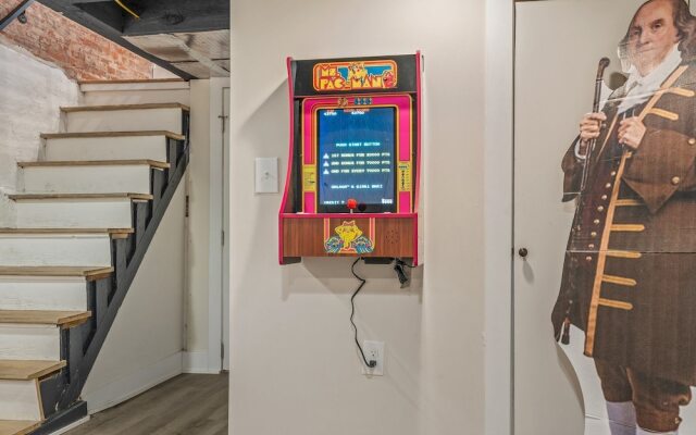 Trendy & Cozy Fishtown Game Room