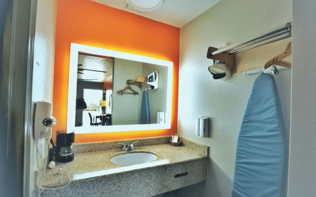 Scottish Inns & Suites Shenandoah Woodlands Mall