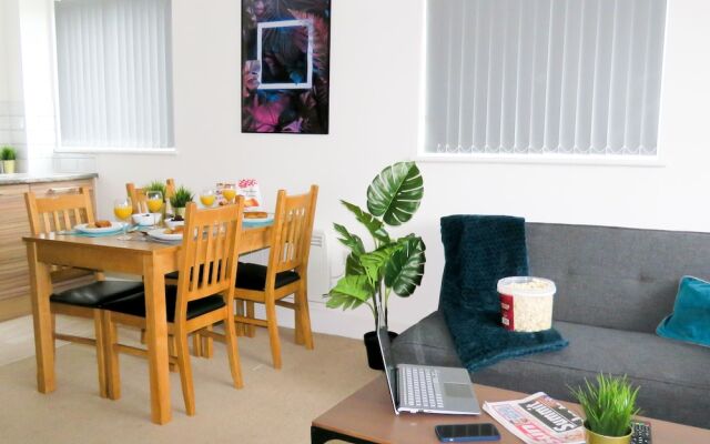 Tudors eSuites Two Bedroom & Balcony