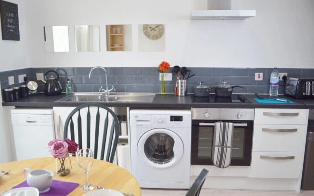 No 40, 5 beds, sleeps 7