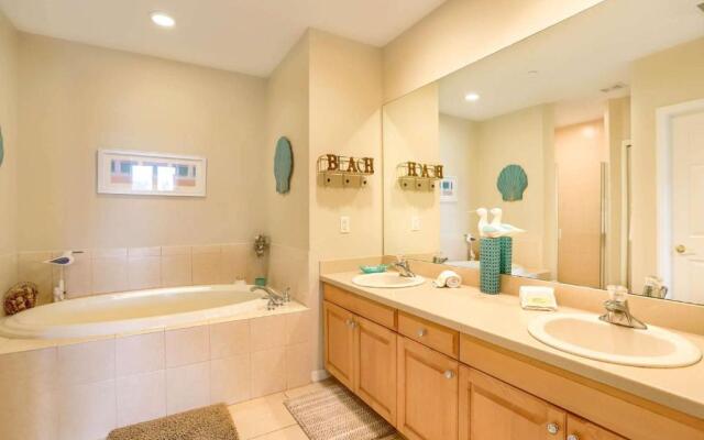 206 Harborview Grande