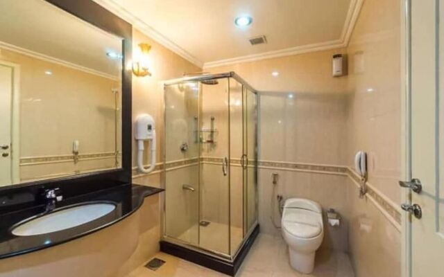 Regant Lake Palace Hotel