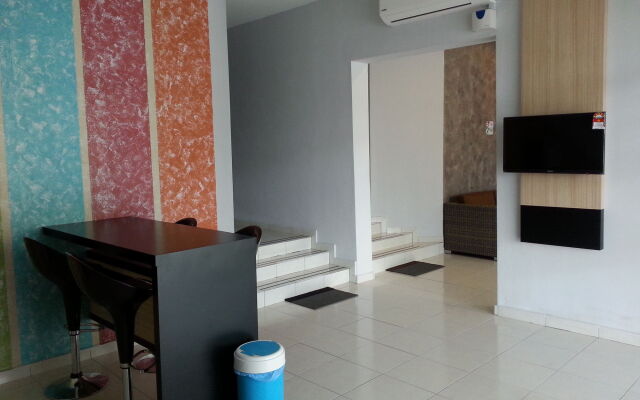 Super OYO 89930 Golden Guest House