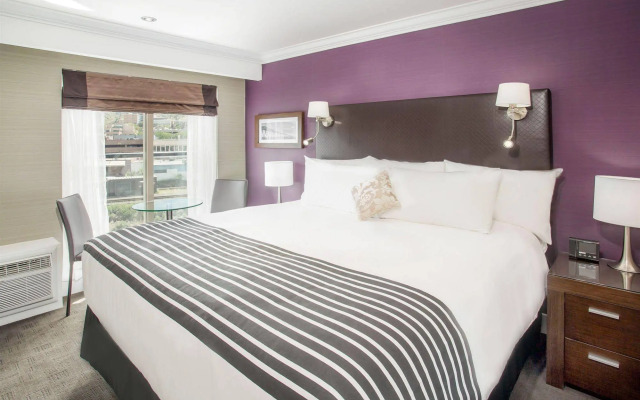Sandman Signature Kamloops Hotel