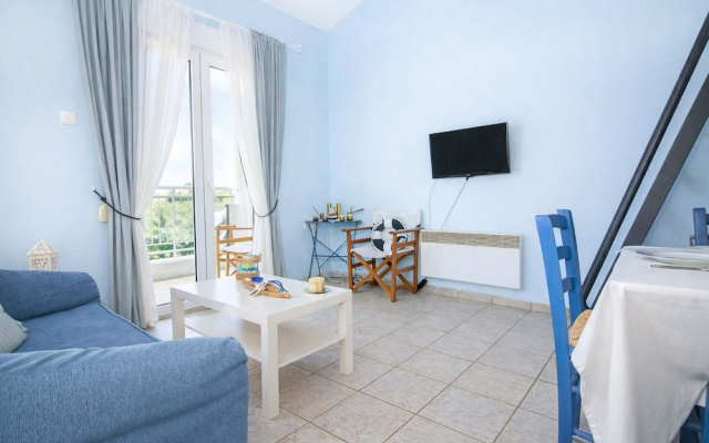 Beach Vibe - Seaside Stay w Balcony Near Volos