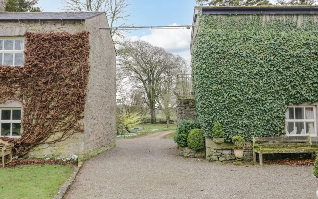 Groom's Quarters