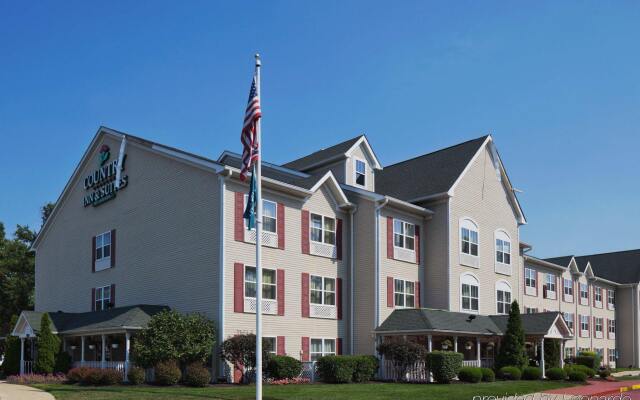 Holiday Inn Express & Suites Columbus Airport East, an IHG Hotel