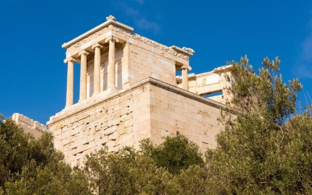 Your Home under the Acropolis Roofdeck