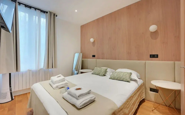 Private Terrace Apartment -1bdr/ 6p-sacra-ca\"ur