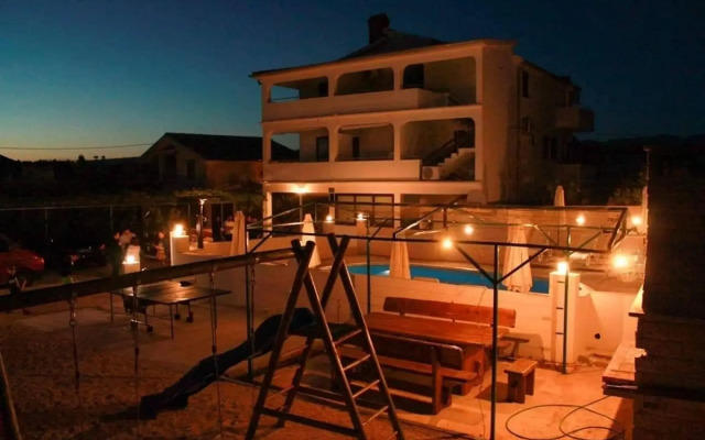 Nenad - With Pool - SA3