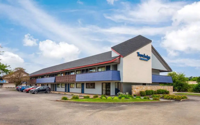 Travelodge by Wyndham Peoria