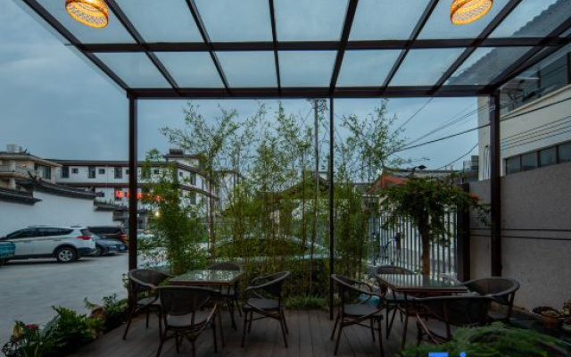 Hu Rong Feng Hotel (Lijiang High-Speed Railway Station Store)
