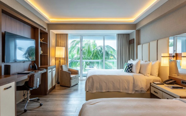 Beachfront Condo With Large Balcony