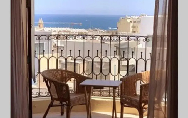 Stunning 4 Bedroom Apart. Near Balluta Bay