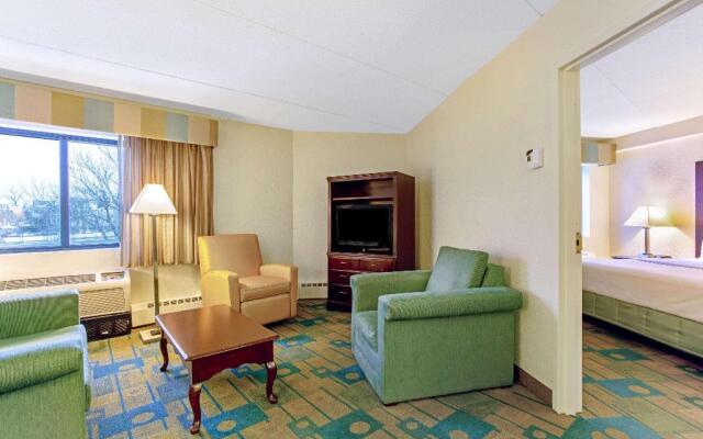 La Quinta Inn And Suites Boston-Somerville