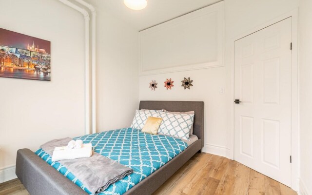 3BR Apt With Netflix - Near King Street