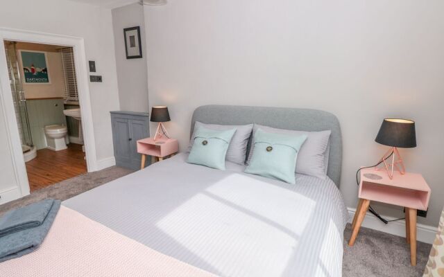 34b Clarence Street