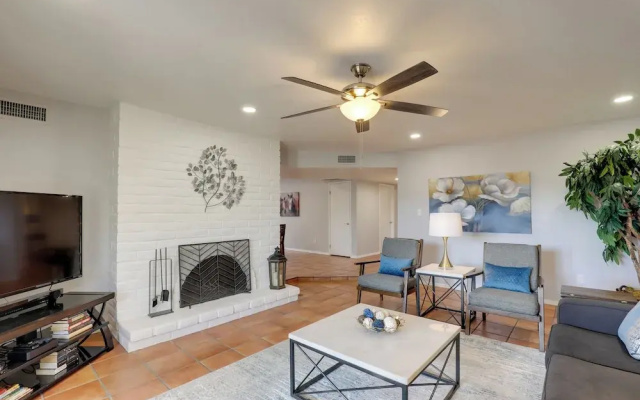 Tucson Townhome w/ Private Patio & Mtn Views!