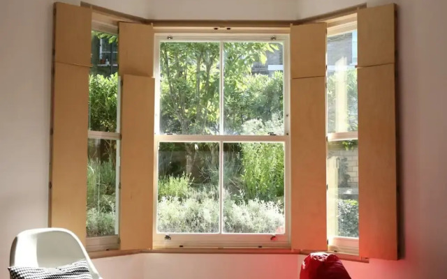 Stylish, Bright Apartment w/ Private Garden
