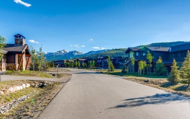 308 Shores Lane Home by RedAwning