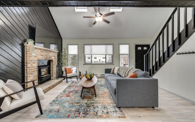 Lake & Pool Access: Poconos Retreat in Tobyhanna!