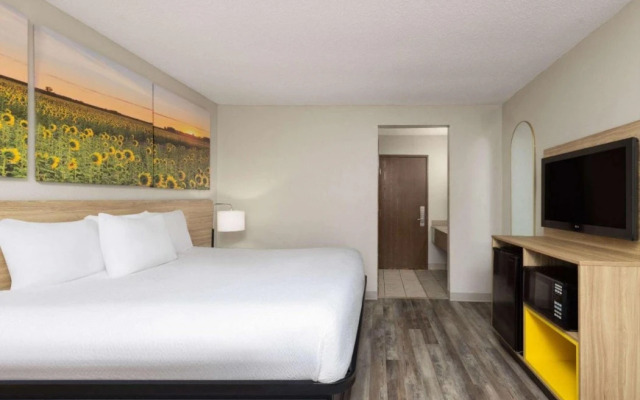 Days Inn by Wyndham Kansas City Northeast