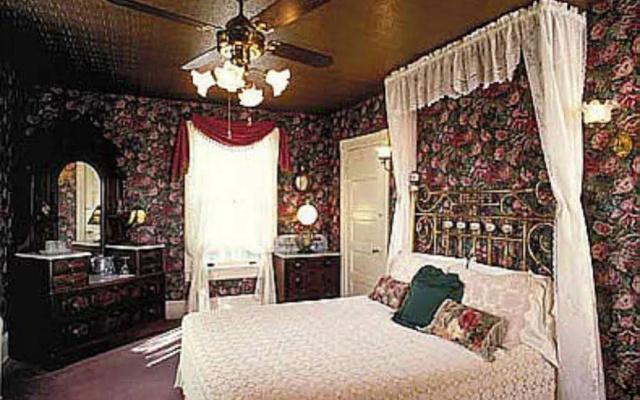 Captain Mey's Inn