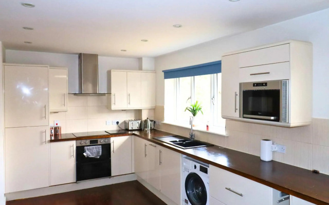 Wokingham - Large 2 bedroom Apartment