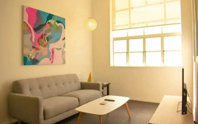 Light-filled 2 Bedroom Abode in Heart of the City