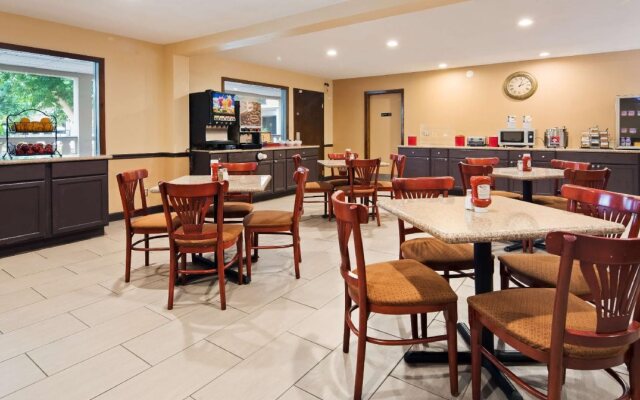 AmericInn by Wyndham Appleton Downtown