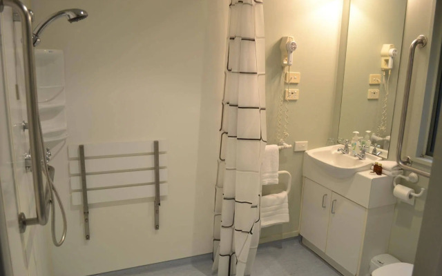Courtesy Court Motel