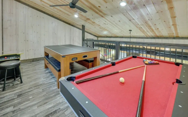 Family-friendly Broken Bow Home w/ Deck & Grill!