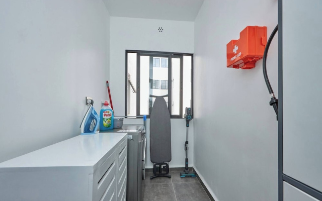 Sunset Escape Apartment Modern & Spacious Two Bedroom in Tatu City