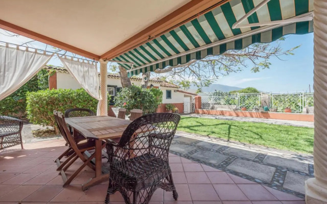 Rural House Los Orovales with Terrace and Parking