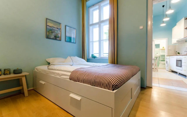 Kaz 28 Studio In The Heart Of Party District.