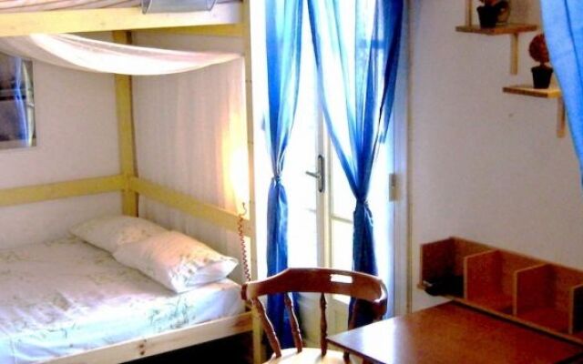 Adonis Guesthouse