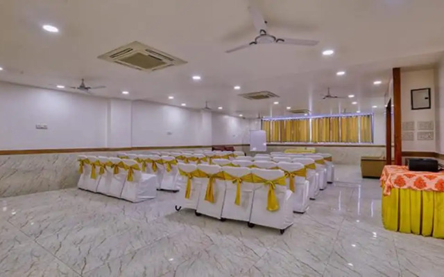 FabHotel Ten Eleven Grand