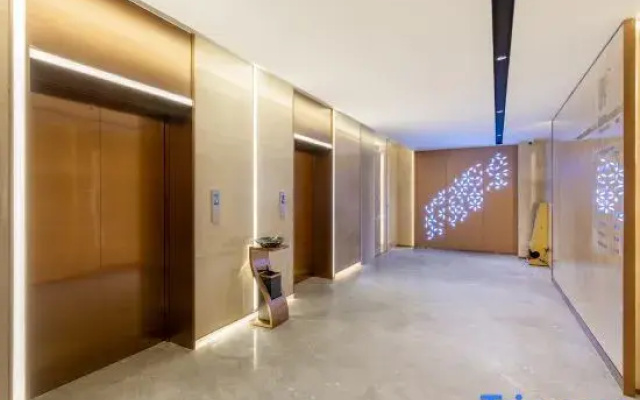 Lavande Hotel (Zhaotong Zhenxiong Hongxing International)