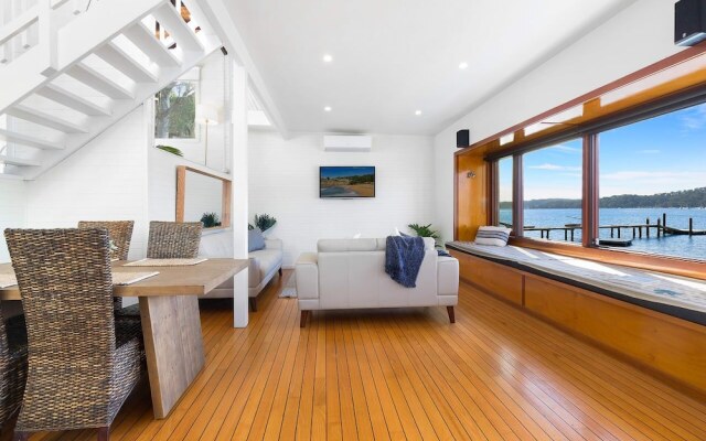 Scotland Island Retreat Water Edge