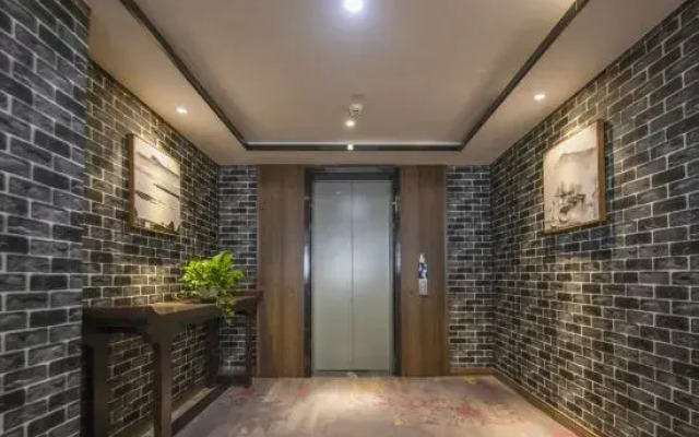 Taihu Lake Traditional Water Town Inn