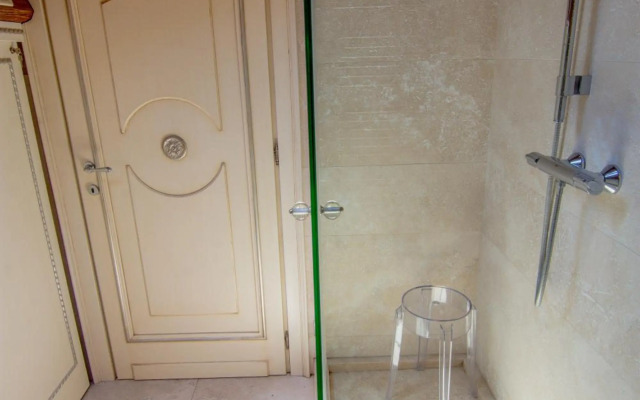 Opera Luxury Apartment