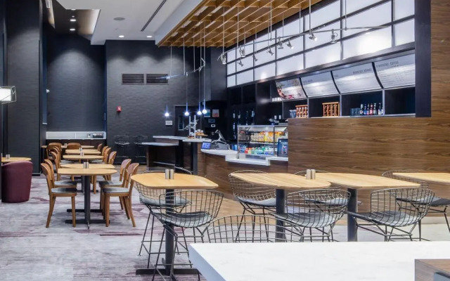 Courtyard New York QueensFresh Meadows