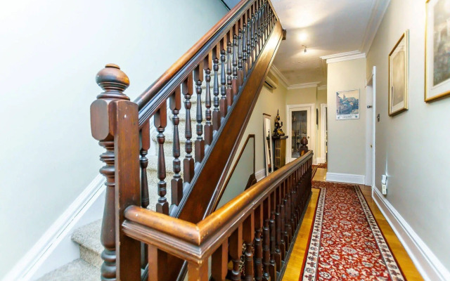 Elliott House Bed and Breakfast Toronto