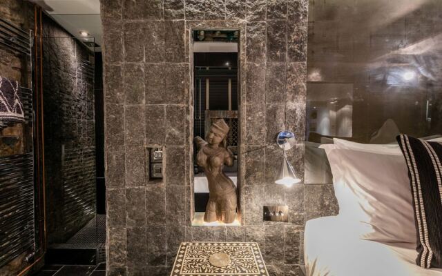 Black Moon - Adults Only