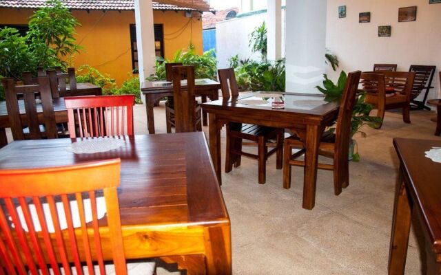 Marine Tourist Beach Guest House Negombo Beach