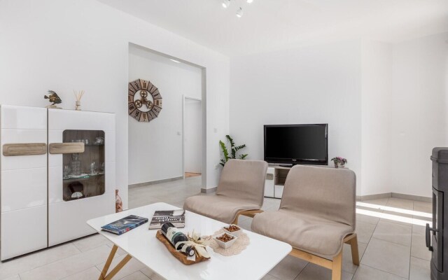 Stunning Home in Lun With Wifi and 3 Bedrooms