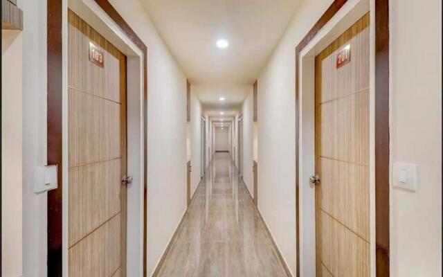 OYO 47017 Hotel Hallmark