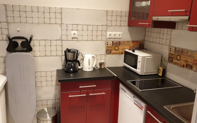 Elvis Apartment