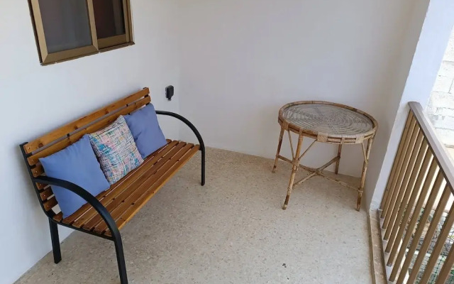 Seaside Stylish and Spacious 2-bedroom Apartment